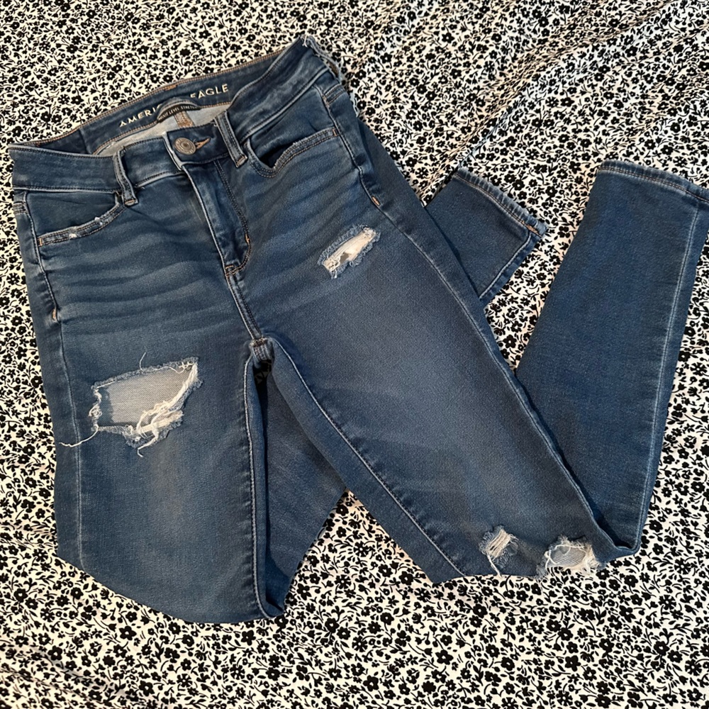 Lightly worn American Eagle jeans, in great condition